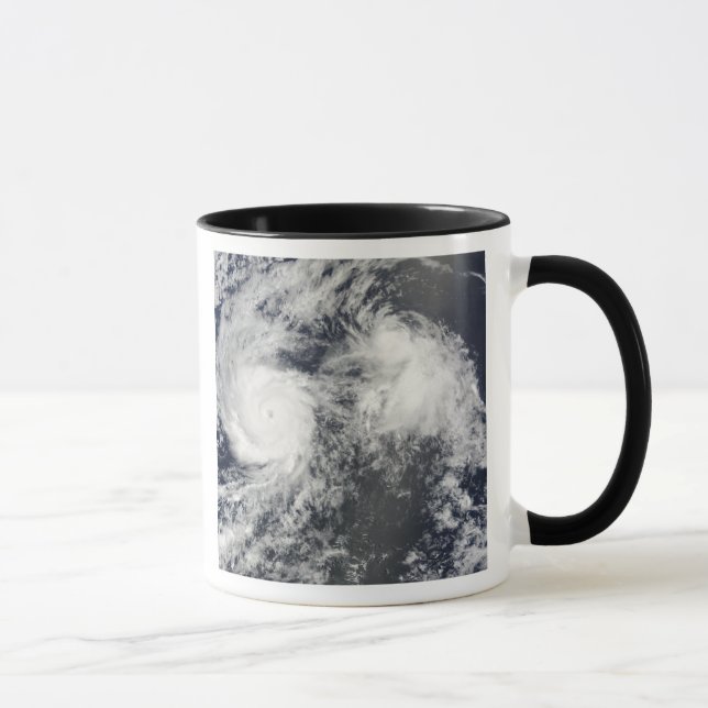 Caneca Furacão Felicia e Tempestade Enrique a leste de Ha (Direita)