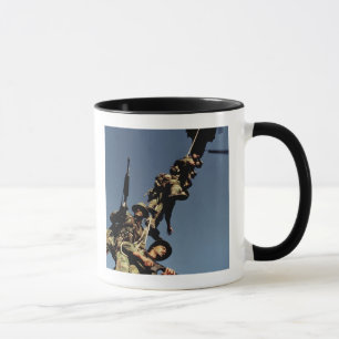 Caneca Fuzileiros navais em um SPIE RIG. um dispositivo d