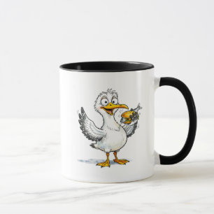 Caneca Gaivota Segurando Sanduíche de Peixe na Costa