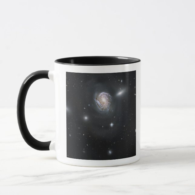 Caneca Galáxia espiral NGC 4911 (Esquerda)
