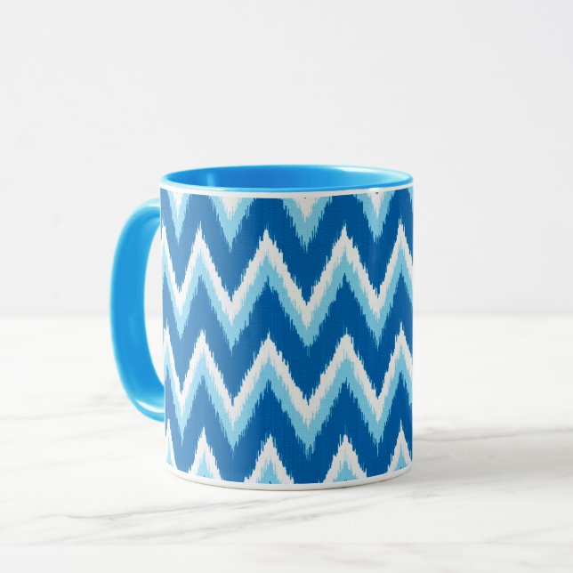 Caneca Gamas de Ikat Chevron - Cobalto, Azul-Céu e Branco (Frente Esquerda)