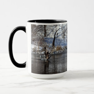 Caneca Gansos Levantando Água Em Voo
