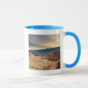 Caneca Garganta dourada no por do sol