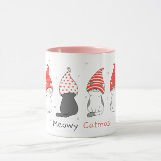 Caneca gato bonito com chapéu de gnomo para natal.