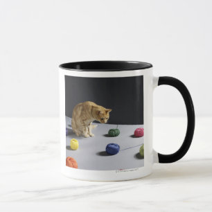 Caneca Gato de gato malhado do gengibre que senta-se na