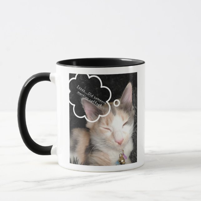 Caneca Gato Sonolento Precisa de Café Meme (Esquerda)