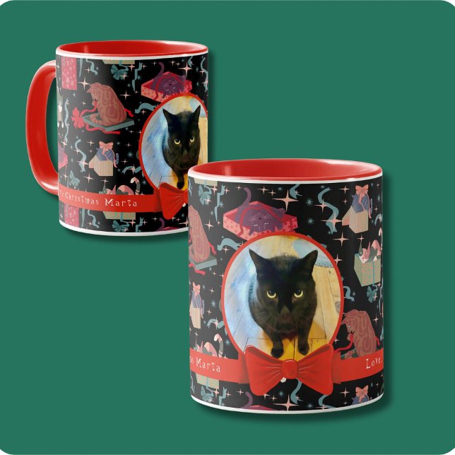 Caneca Gatos Bonitos Em Caixas De Natal Personalizadas Fo (Cute Cats play in Christmas wrapping Personalized photo Holiday Mug. )