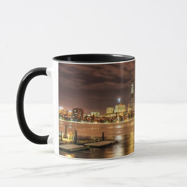 Caneca Gelo derretido parcialmente em Charles River em (Esquerda)