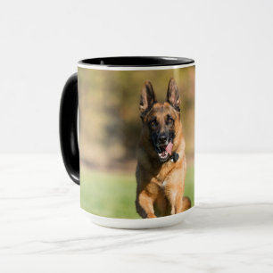 Caneca German shepherd em execução