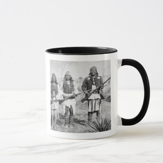 Caneca Geronimo e três de seus guerreiros de Apache, 1886 (Direita)