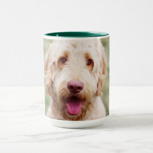 Caneca Goldendoodle sorrindo