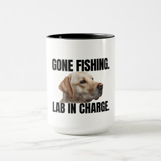 Caneca Gone Fishing. Lab in Charge. Mug (Centro)