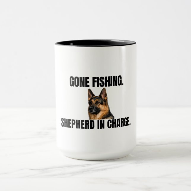 Caneca Gone Fishing. Shepherd in Charge. Mug (Centro)