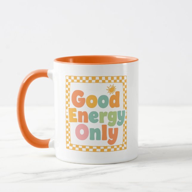 Caneca "Good Energy Only" 70s Style Typography (Esquerda)
