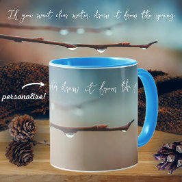 Caneca Gotas de chuva em um galho de árvore
