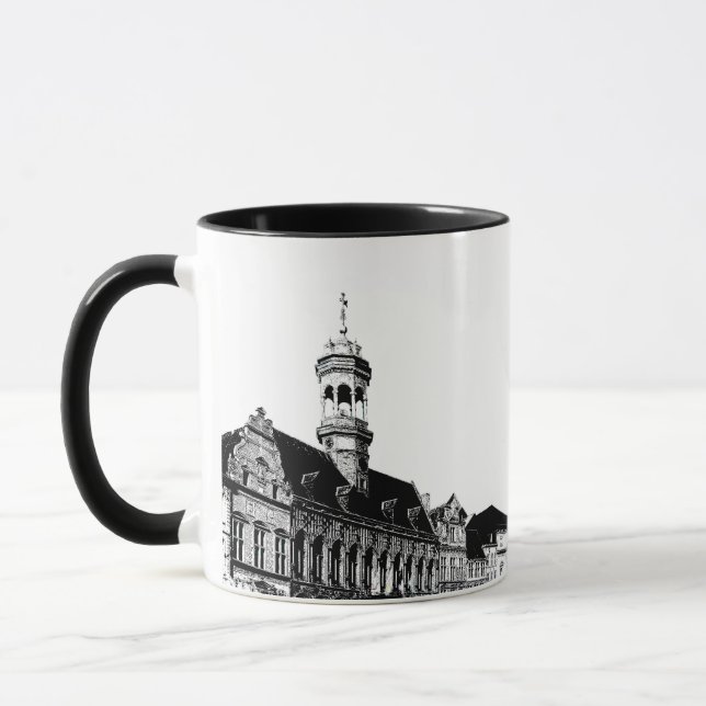Caneca Grand Place Mons na Bélgica viagem (Esquerda)