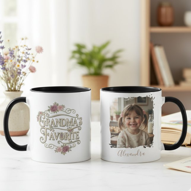 Caneca Grandma's Favorite Floral Typography Photo (Personalized Grandma photo mug)