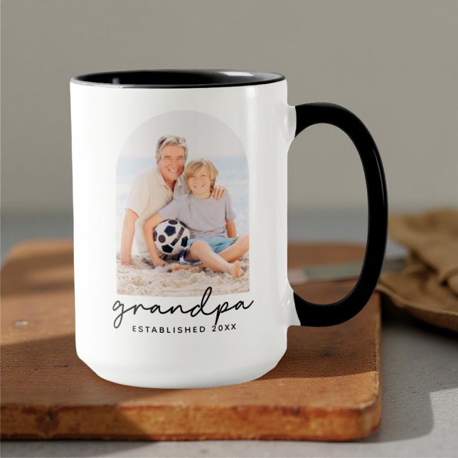Caneca Grandpa Established 20XX Modern Simple Photo (Criador carregado)