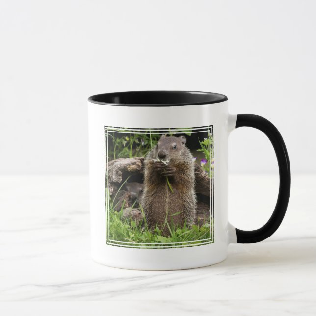 Caneca Ground Hog Munching em uma Flor (Direita)