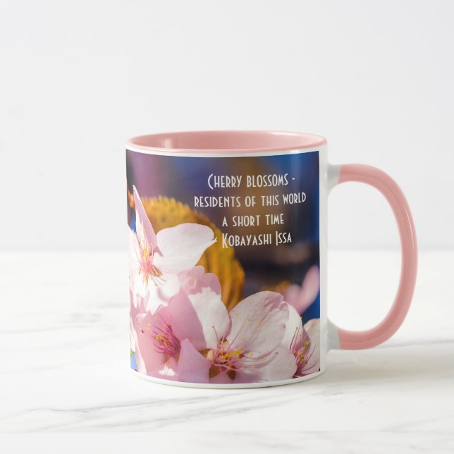 Caneca Grupo De Flores Sakura, Rosa Suave, Fundo Azul (Direita)