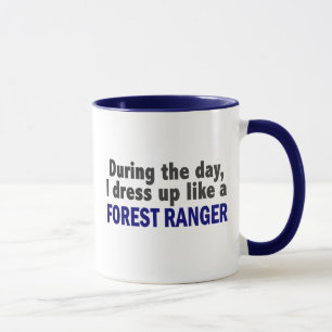 Caneca Guarda florestal da floresta durante o dia