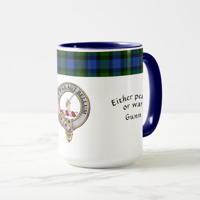 Caneca Gunn Clan Crachá Tartan & Motto (Frente Esquerda)