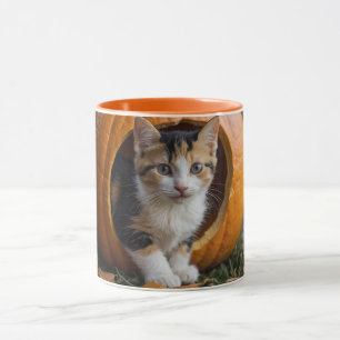 Caneca Halloween Calico Kitten Sentado num Abóbora