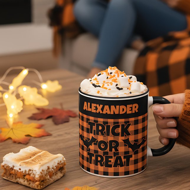 Caneca Halloween Trick or Treat Orange & Black Plaid Name (Criador carregado)