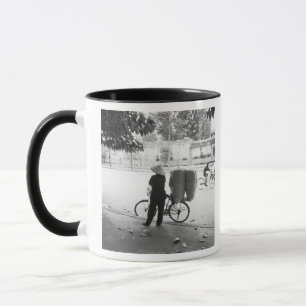 Caneca Hanoi Vietnã, Mulher de Entrega de Bicicleta (NR)