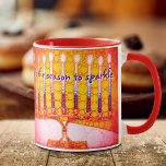 Caneca Hanukkah Red Orange Menorah É a estação do Sparkle<br><div class="desc">"É a estação a brilhar." Uma ilustração de perto de uma menorah brilhante, colorida, laranja vermelha e dourada, que mostra o estilo do Chanucá, ajuda-o a tirar as férias de Chanucá. Sinta o calor e a alegria da temporada de festas sempre que você bebe desta caneca de café Chanucá, colorida...</div>