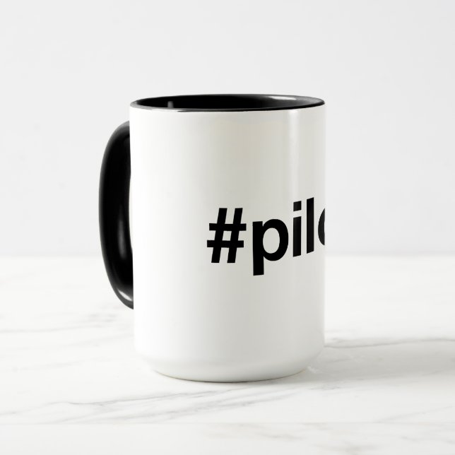 Caneca Hashtag PILOT (Frente Esquerda)