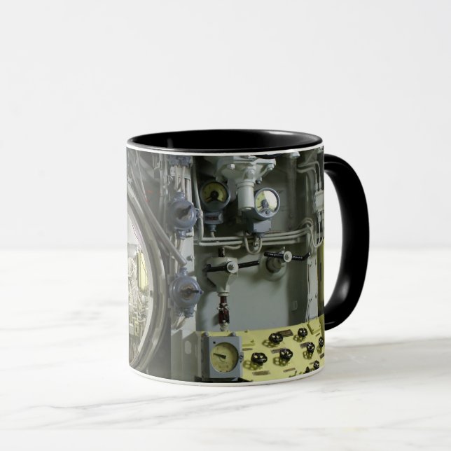 Caneca hatch on an old retro submarine (Frente Esquerda)
