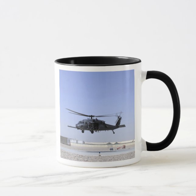 Caneca HH-60G Pave Hawk decolando de Camp Bastio (Direita)
