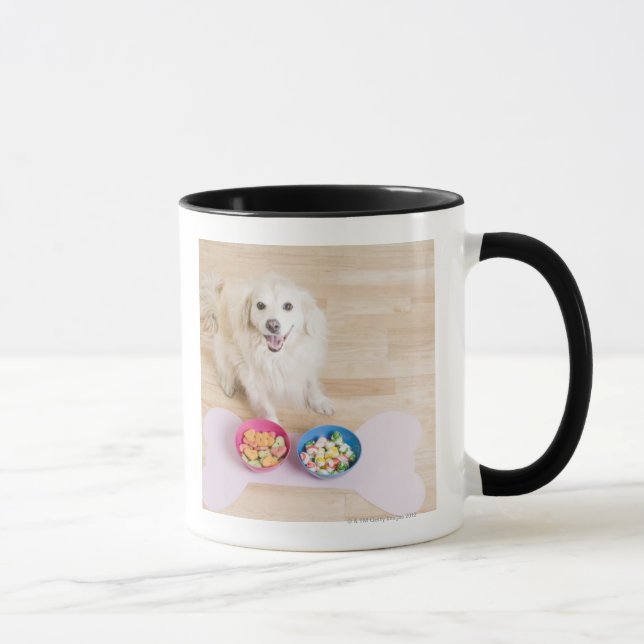 Caneca híbrido que senta-se na frente de duas bacias com (Direita)