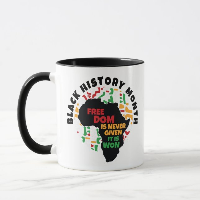 Caneca História Negra Mês Liberdade nunca é dada, é (Esquerda)