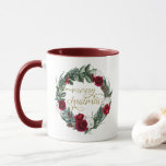 Caneca HOLLY Burgundy Winter Floral Felry Christmas<br><div class="desc">Esta caneca de cerâmica apresenta uma rica coroa floral de inverno burundada com uma elegante letra de escrita de caligrafia e as palavras "Feliz Natal". Esta caneca faz a adição perfeita ao seu decoro de férias ou um presente de excelente para cacau quente e noites dentro.</div>