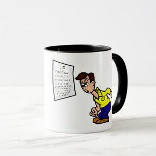 Caneca Homem Engraçado Tentando Ler O Gráfico De Olhos