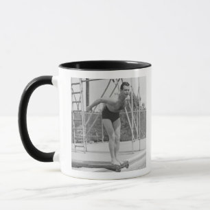 Caneca Homem no conselho de mergulho