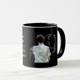 Caneca Homem Segurando Mug De Café Escuro De Cavalo