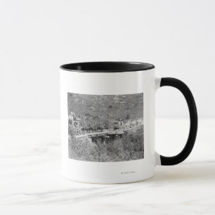 Caneca Homens em chapéus da onda e da ponta do vagão ao