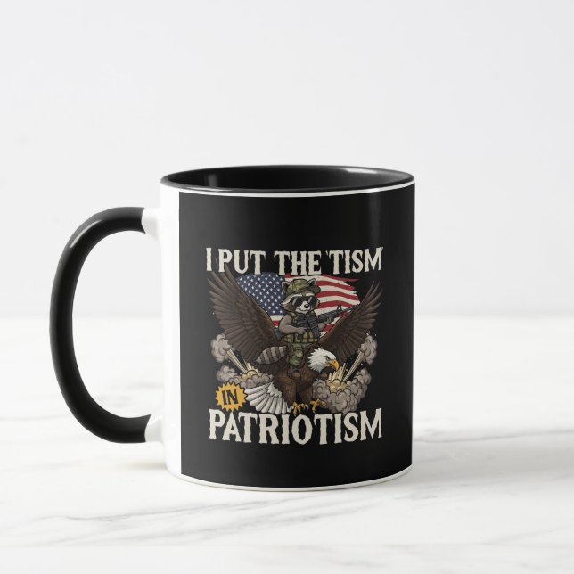 Caneca I Put The Tism in Patriotism Funny Raccoon Eagle (Esquerda)