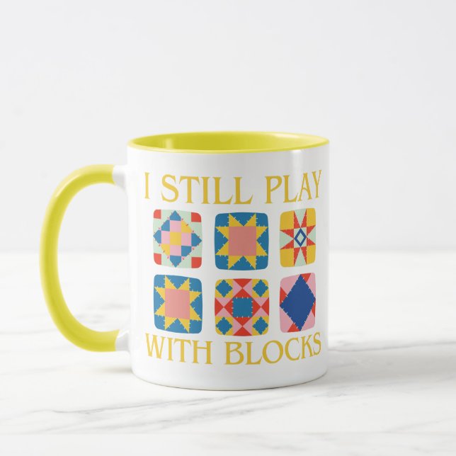 Caneca I Still Play With Blocks Quilt Funny Quilting  (Esquerda)