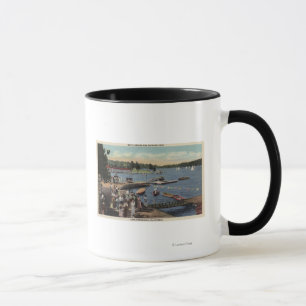 Caneca Ideia da aterragem do barco, banhando a angra