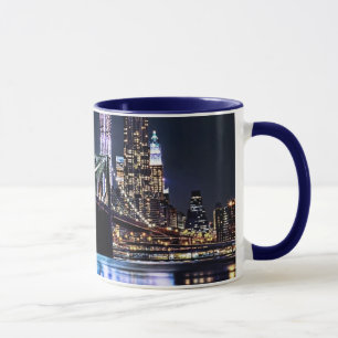 Caneca Ideia da reflexão da ponte de Brooklyn de New Yor