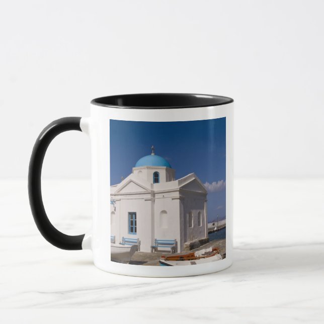 Caneca Igreja Branca na praia perto do Mar Egeu, em (Esquerda)