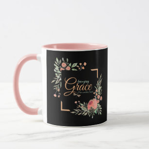 Caneca Incrível graça Moldura floral rosa
