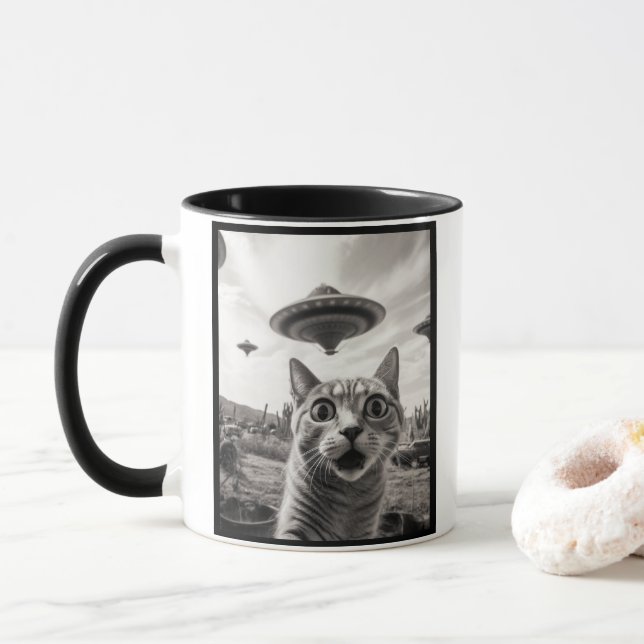 Caneca Invasão Alienígena de Selfie de Gato  (Com Donut)