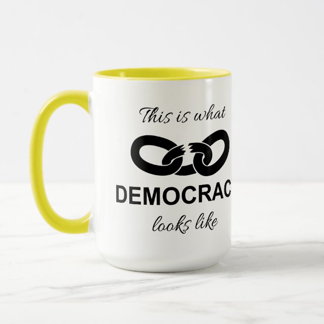 Caneca Isto é o que a Democracia Parece (Esquerda)