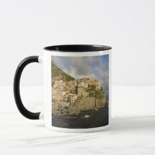 Caneca Itália, Cinque Terre, Manarola. Vila no penhasco.
