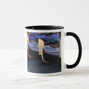 Caneca Itália, Vêneto, Veneza. Fileira de Gôndolas.